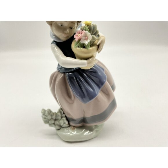 Vintage Lladro Spring Is Here Girl With Basket of Flowers 6.75" Figurine #5223 - Picture 9 of 16
